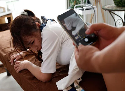 Tôi gặp em nhân viên bạo hành tình dục với em