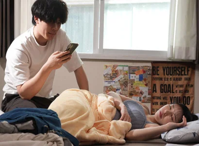 Hắn ta muốn xem người yêu ngoại tình